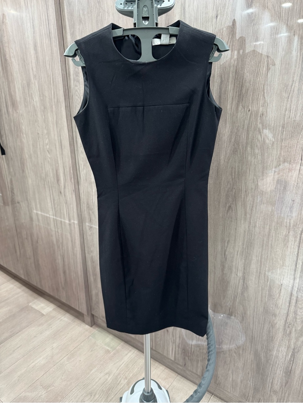 Classic Black Sleeveless Sheath Dress